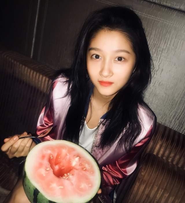 娱乐吃瓜酱拍照视频